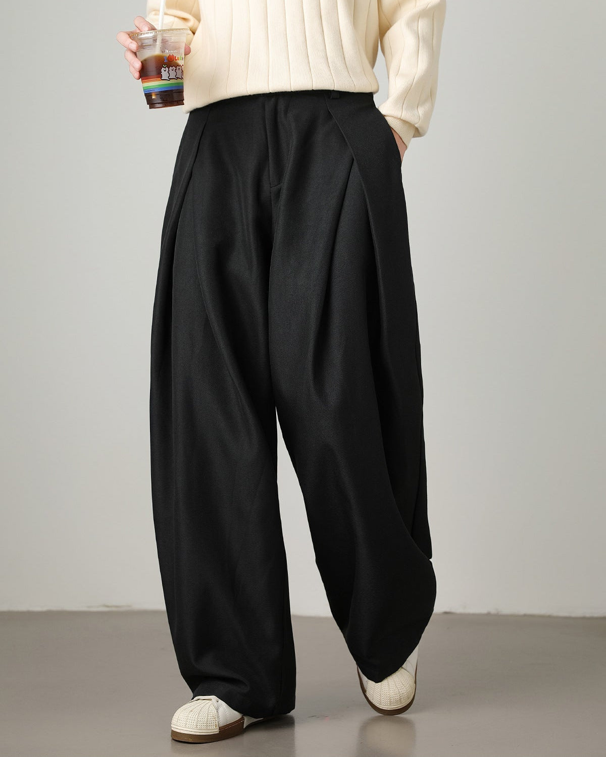 Pantaloni Larghi Uomo con Pinces Taglio Fluido