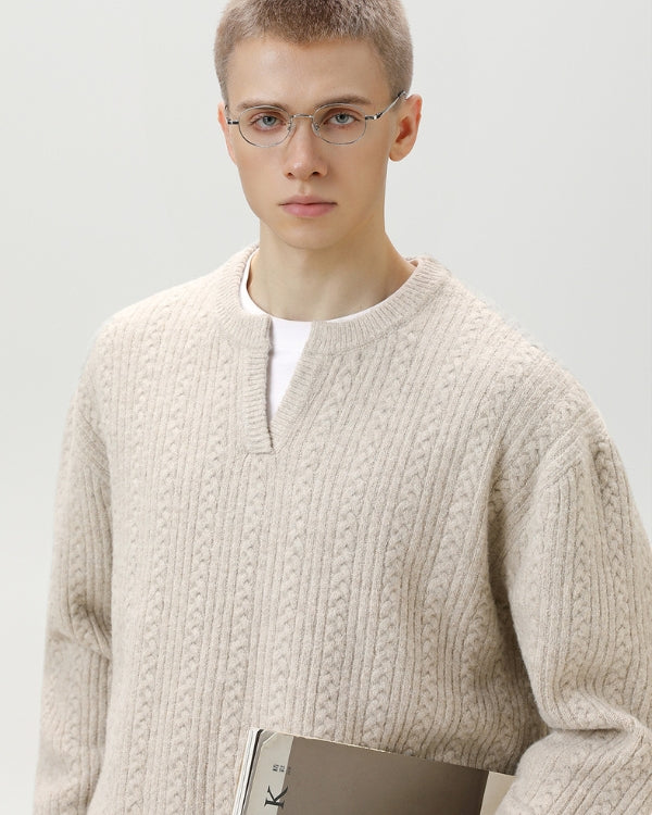 Maglione Uomo a Trecce Scollo a V in Lana