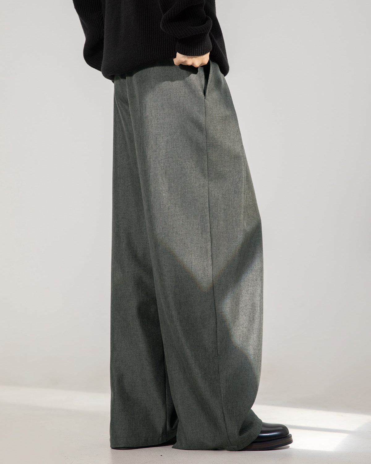 Pantaloni Larghi Uomo con Pinces Taglio Fluido