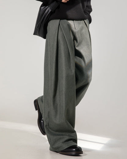 Pantaloni Larghi Uomo con Pinces Taglio Fluido