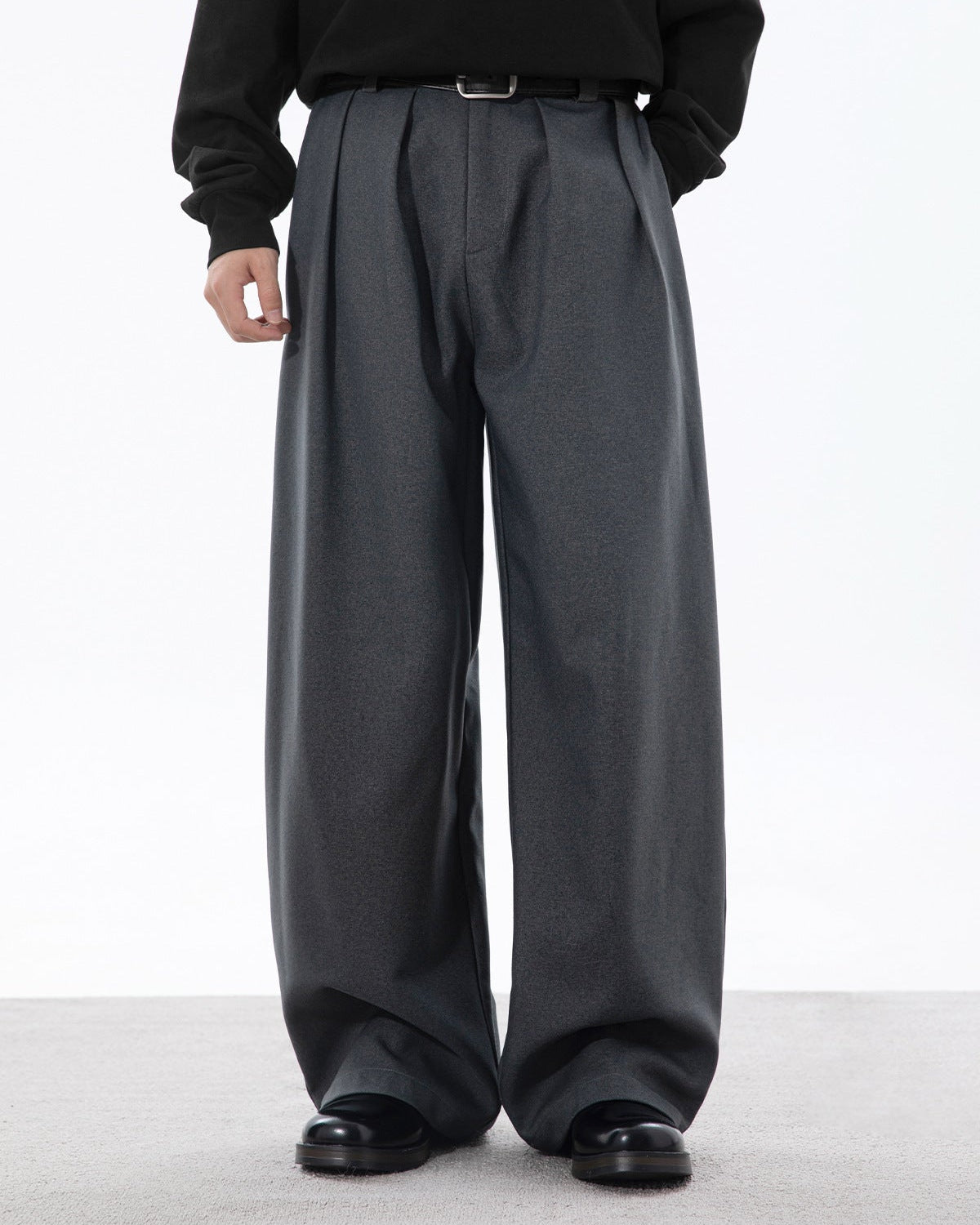 Pantaloni Larghi Uomo con Pinces in Cotone